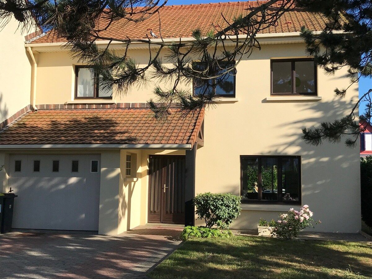 Villa entrance and garage