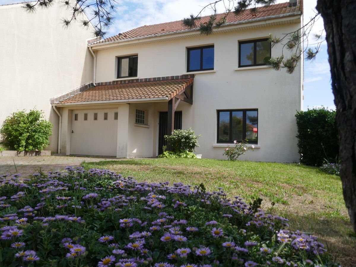 The villa and its flower garden