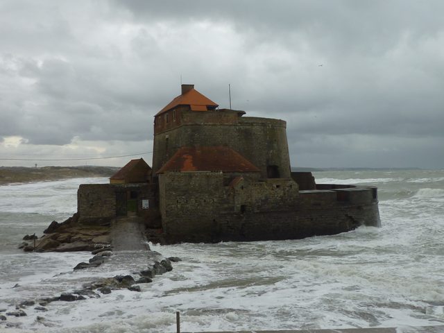 Fort Mahon battered by a storm